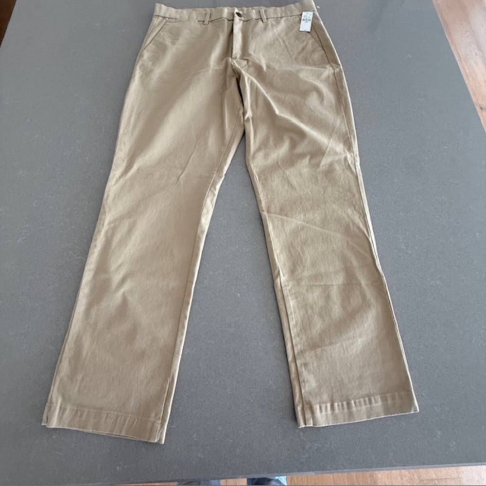 New Men Gap 34 x 30 Modern Straight Performance Khakis Chino Tan NWT